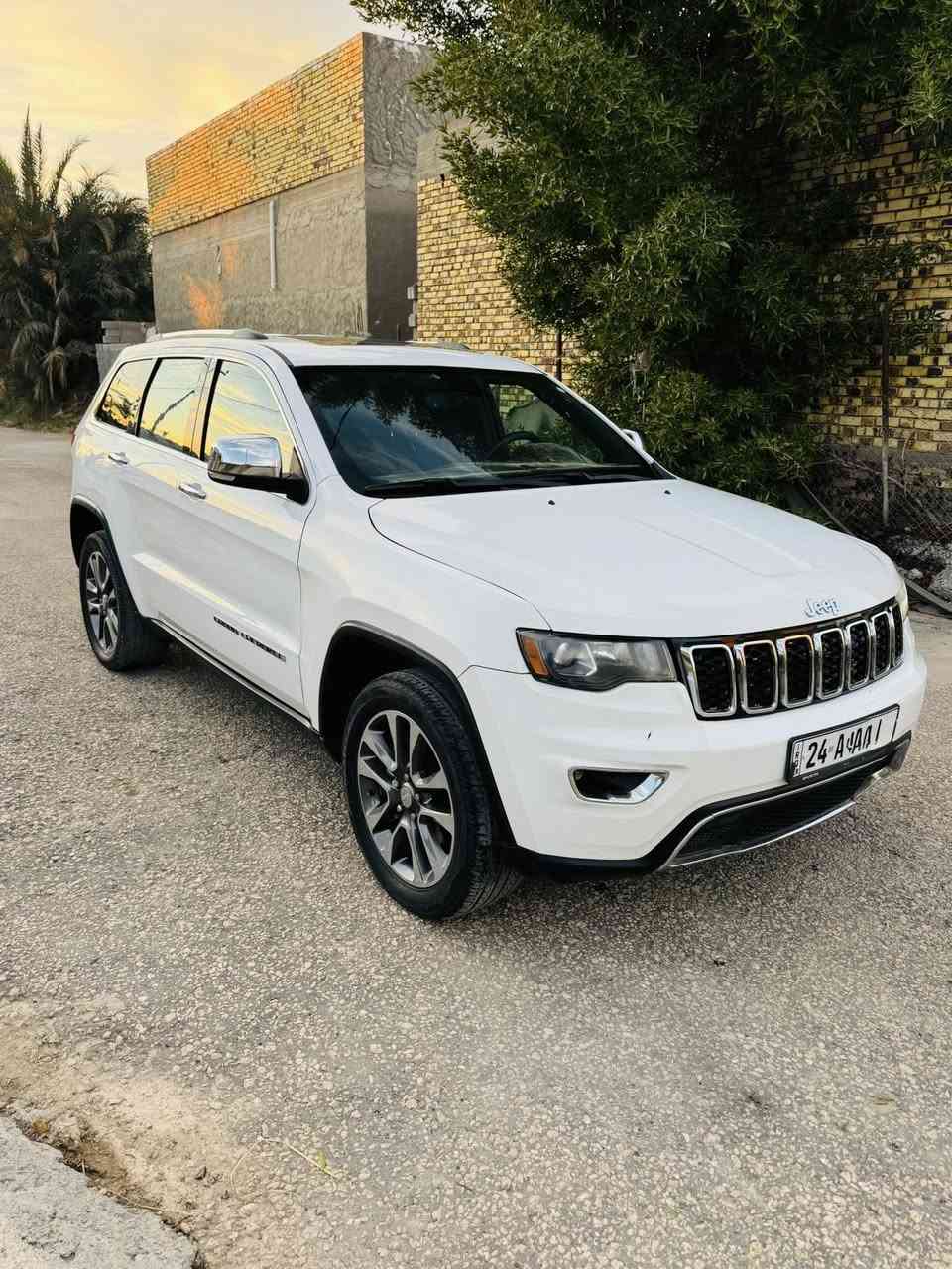 السلام عليكم عن إذن الادمنيه المحترمين 
للبيع جيب موديل 18 
رقم دهوك بسمي شخصيآ مداور ثاني يوم 
هزه وفحص وسنويه كله جديد رقم نكليزي 
ماشيه 90الف حقيقي وقابل لزياده 
سياره لمتد فوول مواصفات 
المواصفات 
فتحه سقف 
حساس امامي 
شاشه كار بلي مع كاميره دواره 
توقيف ذاتي 
.4+4 فور ويل 
جنطه كهرباء شفط 
أربع انضمة قيادة 
اتو ستوب 
داخل جلد اسود بلادي 
كشنات حراريه امامي والخلفي كشنات حراريه
وبعد بيه هوايه مواصفات 
حادث السياره جاملغ وبنيد وشويه من الجاملف ثاني 
صور الحادث مع سونار مرفق مع المنشور 
سياره جدا نضيفه.
السعر المطلوب $225 
مكان سياره بابل حله واي استفسار اتصال ع رقم ***********
