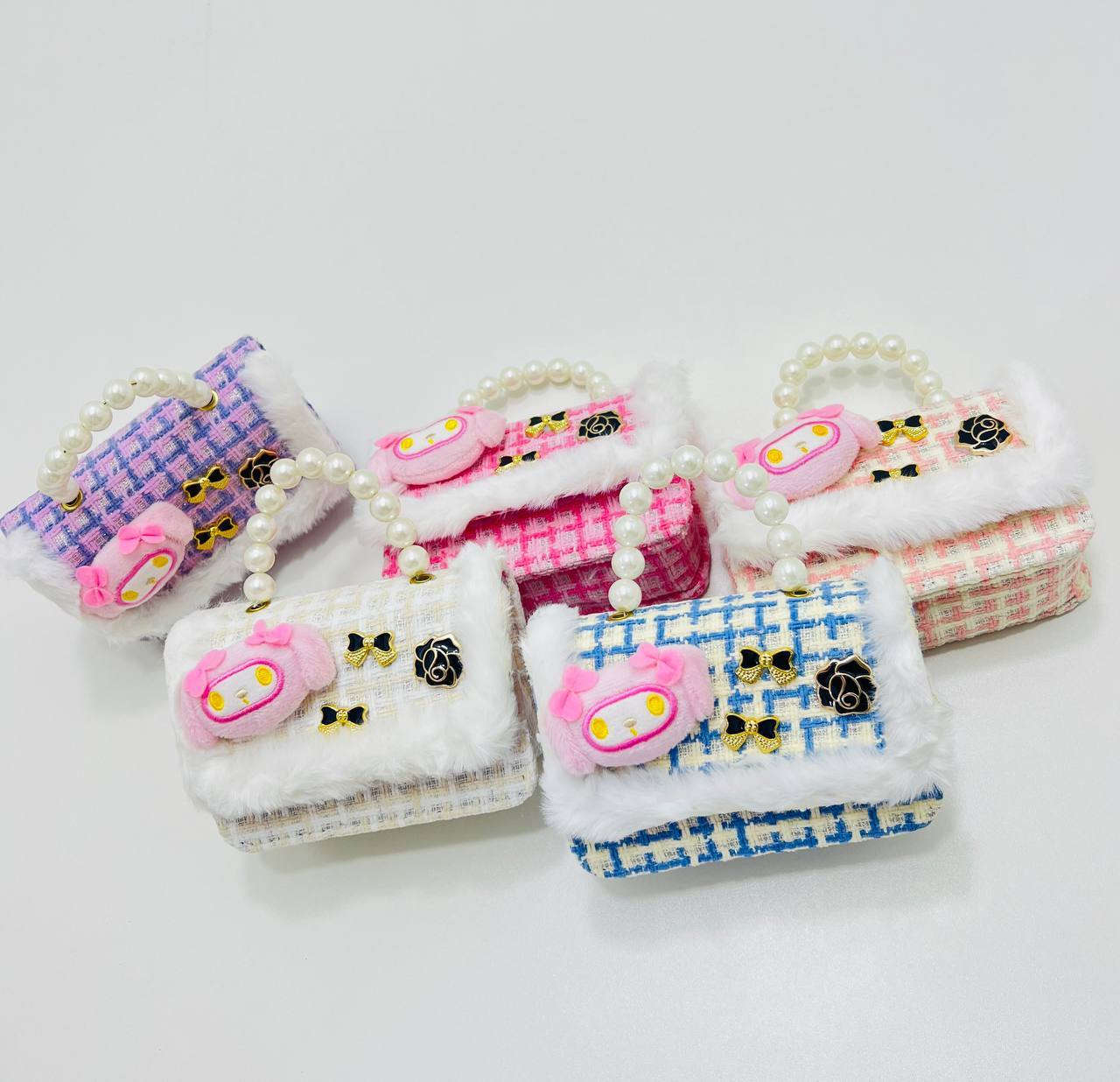 ✨ أحلى شنط بنات وصلت عدنا ✨🎀

دلّلي بنيّتچ بشنطة ميني تجنن 💕
قماش أنيق ولمسة فرو ناعمة
ويد لؤلؤ تخليها مثل الأميرات 👑

ألوانها حلوة ومتوفرة (وردي، أزرق، بنفسجي، بيج)
خفيفة وعملية وتناسب الطلعات والمناسبات 🎉

الكمية محدودة 🔥
للحجز راسلونا خاص �
#الشعب_الصيني_ماله_حل😂😂 #اكسبلور #فولومي #حقائب_للبنوتات #كميه_محدوده #مكياج #كل_ما_يهم_المرأة #عطور #مواد_تجميل


**إذا كنت صاحب هذا الإعلان وتريد حذفه لأي سبب، رجاءا أرسل رسالة إلى الدعم الفني**