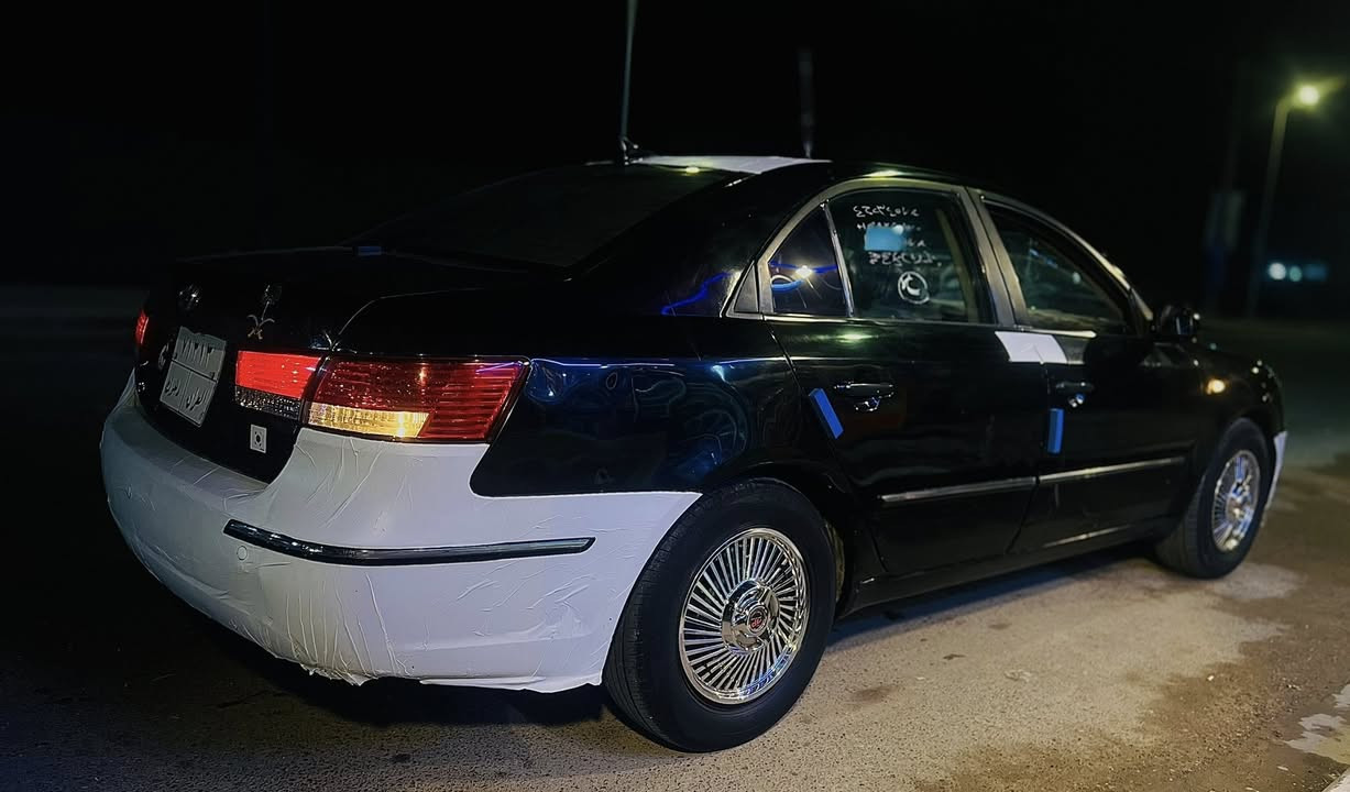 السلام عليكم  سوناتا 2009 ادوات السياره حلوه مال استخدام شخصي السياره كير مكينه وحداده والبدي كله جديد كارتون كير مكينه دوش 2000 + تبريد+ تدفئه+ تخم تاير جديد + شاشتين بيها وحده لمس وحده دكم + لايت زنون + كشنات جلد اسود + السياره متومه كامله سنويه وارقام مكان السياره بصره السعر(46) وبيها مجال للشراي الرقم***********
