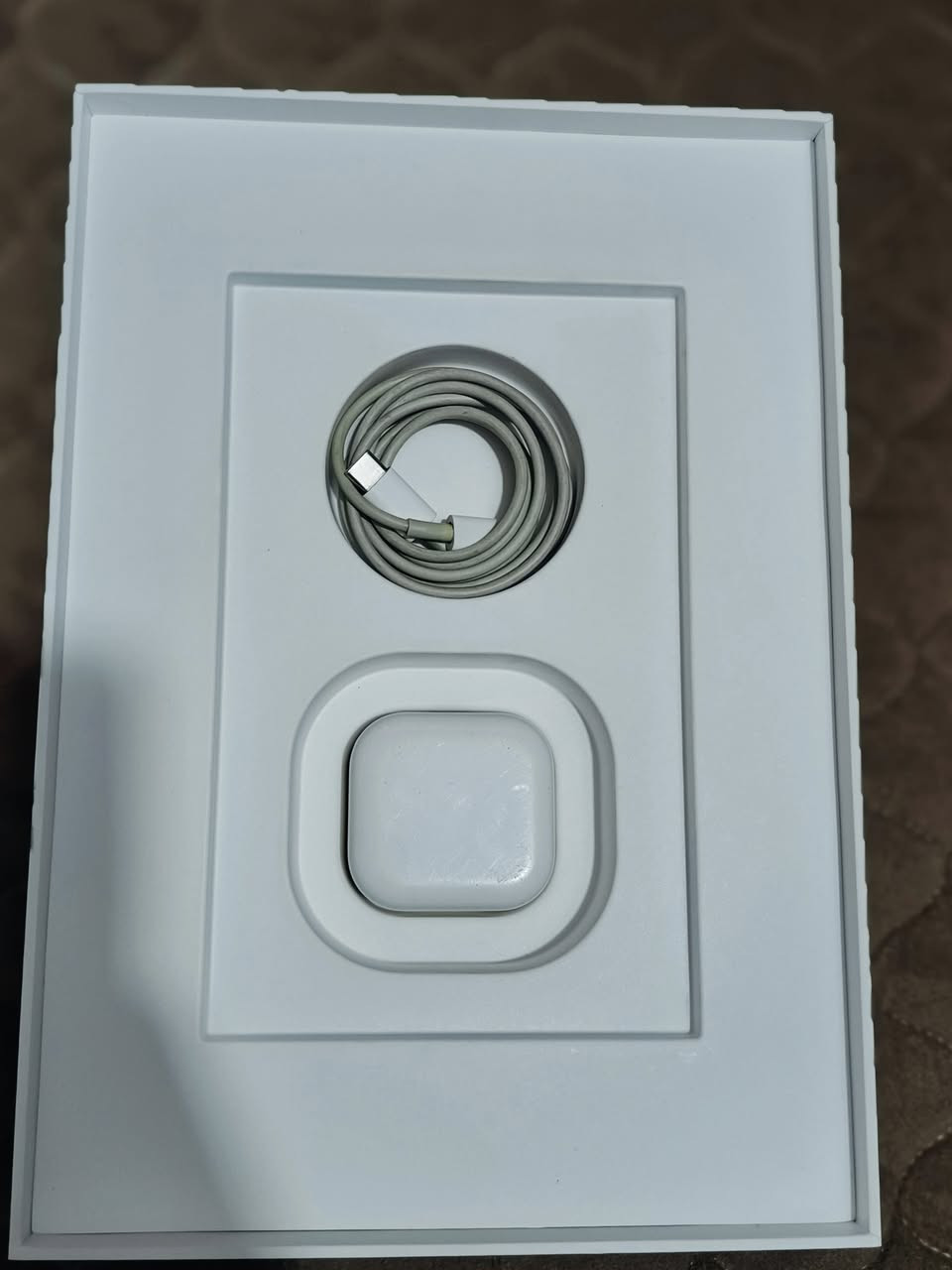 السلام عليكم ايباد 9 الجهاز نضيف وكامل ملحقات ويا مثل ما موضح بالصورة السعر 230 للاستفسار الاتصال على ***********
