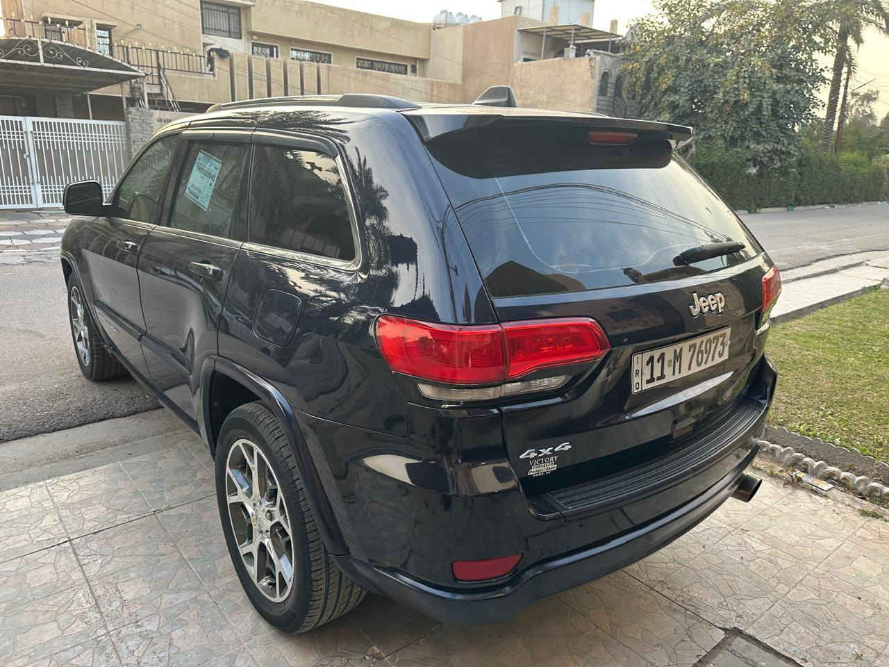 السلام عليكم اخوان
جيب موديل ٢٠١٤ (المرغوب) بانزين عادي 
بسعر ١٦٤ ورقه
ماشيه ١٥٥
محرك ٣٦٠٠ 
بغداد بسمي 
كير اكسل مكينة مكفول وعليها ادامة كاملة 
شاشة 
كير طياره
كشنات جلد 
كشنات كهرباء
تشغيل بصمة 
بيبان بصمة 
لدات خلفيه 
قطعتين تبريد خلفي امامي
تبريد ثلج
بيها صبغ ٤ قطع فقط موجود التصوير
 فقط توحيد لون من امريكا قطعتين 
مكاني بغداد العامريه 
***********
