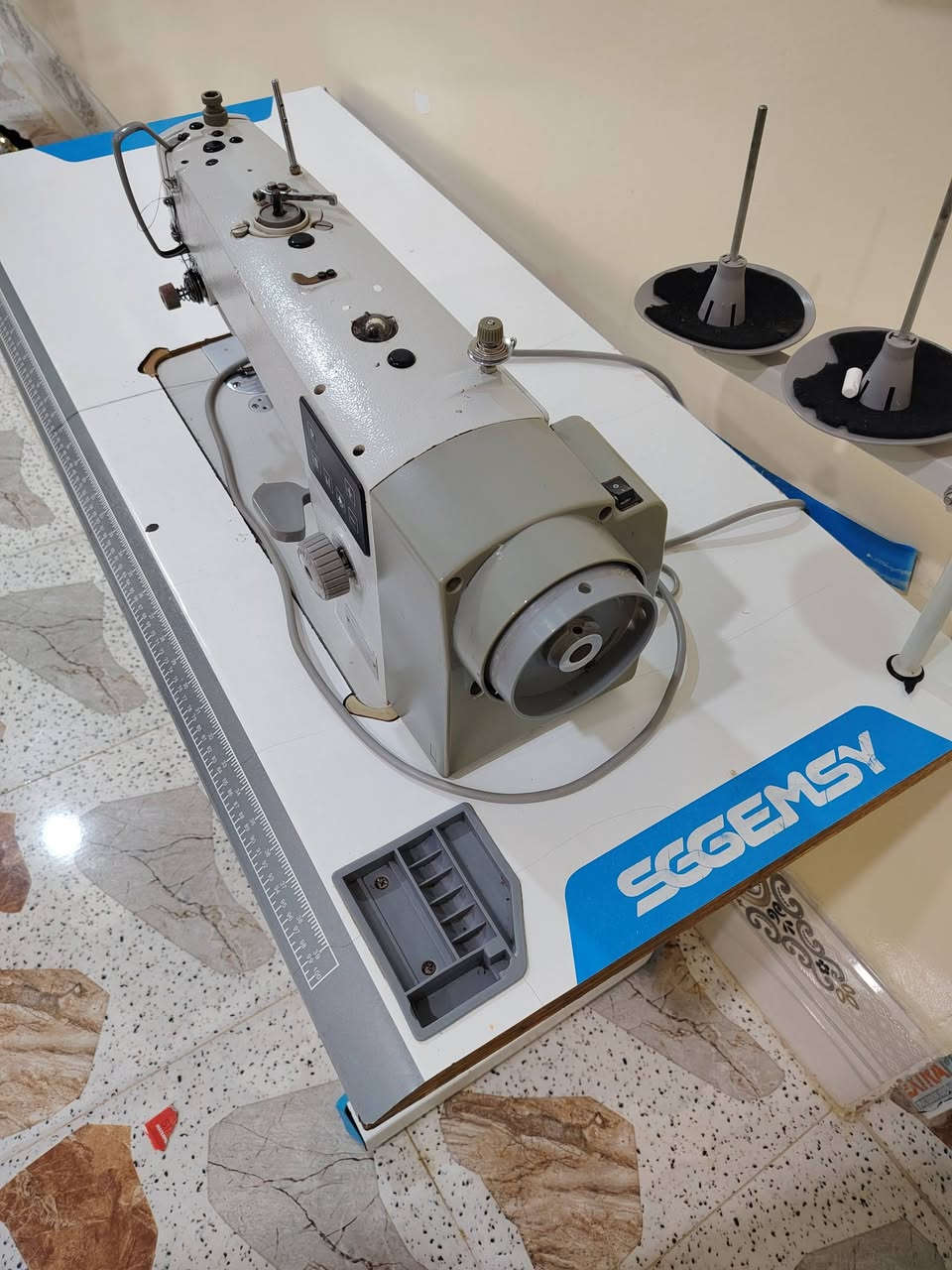 مكينت خياط جديده للبيع السعر 350الف وبيه مجال  رقم ***********
