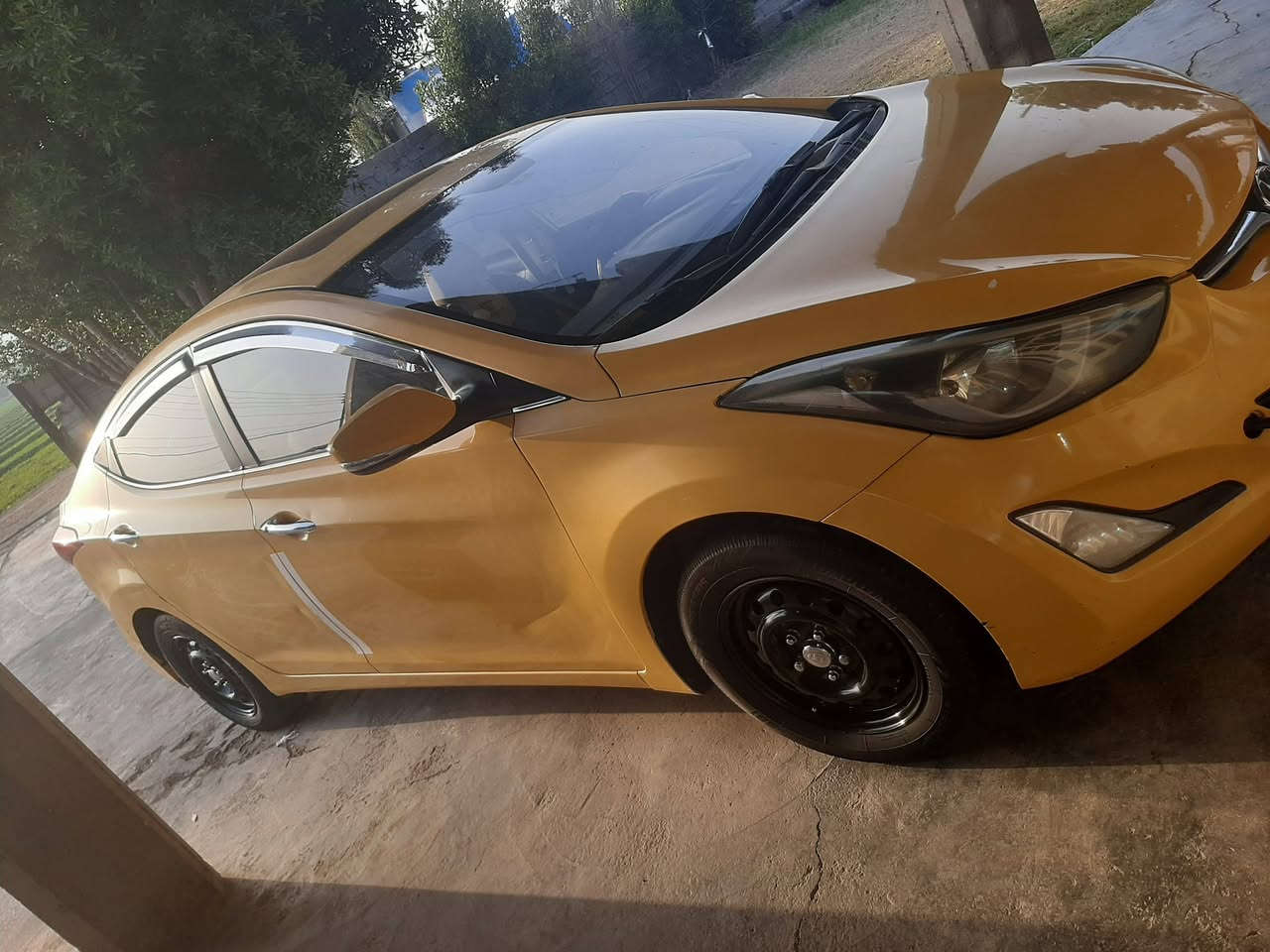 الانترا  2015 خليجي مكينه  2000 فول ماعدا البصمه 115 وبيها مجال بغداد ابو غريب للاستفسار ***********
