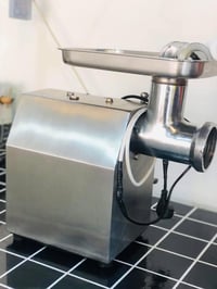 مثرامة لحم • نظيف وشغال • بيها مجال