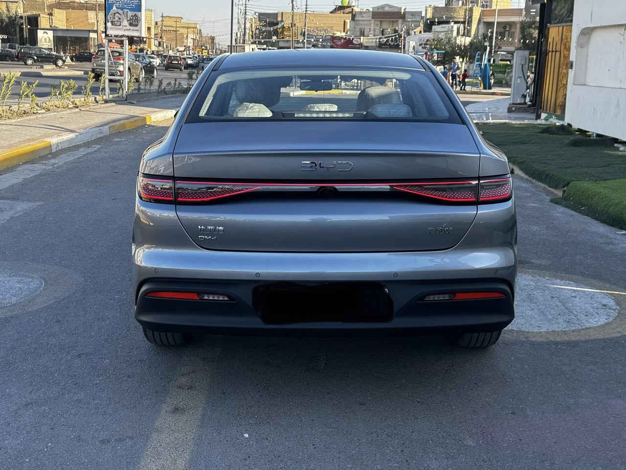 سلام عليكم 
بي وأي دي سيل 5 للبيع موديل 2025 
سيارة جديدة ماشيه 3000الف 
بيها طخة بالجاملغ الامامي واضح بالصورة 
سيارة بعدها على وضع الشركة وغراضها كاملة 
مرقم بغداد بسمي 
سعرها 17.750 رقم تلفون ‭ ***********‬
