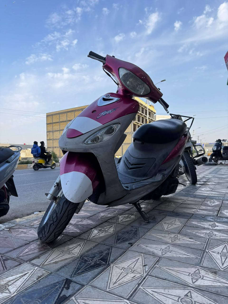 ماكس منغولي للبيع مطلعها بيدي من لحاويه شادلها كفرات تجاري البلادي ضامهن 
دراجه ناعمة وحلوه 

مكاني ناصرية:حي سومر_ قرب جامعه العين 

متواجد واتساب ***********
