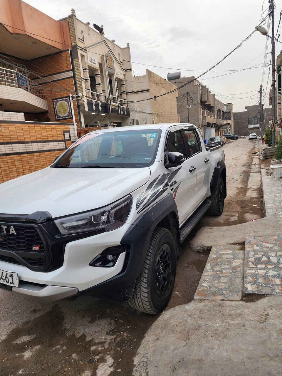 تيوتا هاي لوكس موديل ٢٠٢٤ ضمان شركة ساز معروضه للبيع ***********
