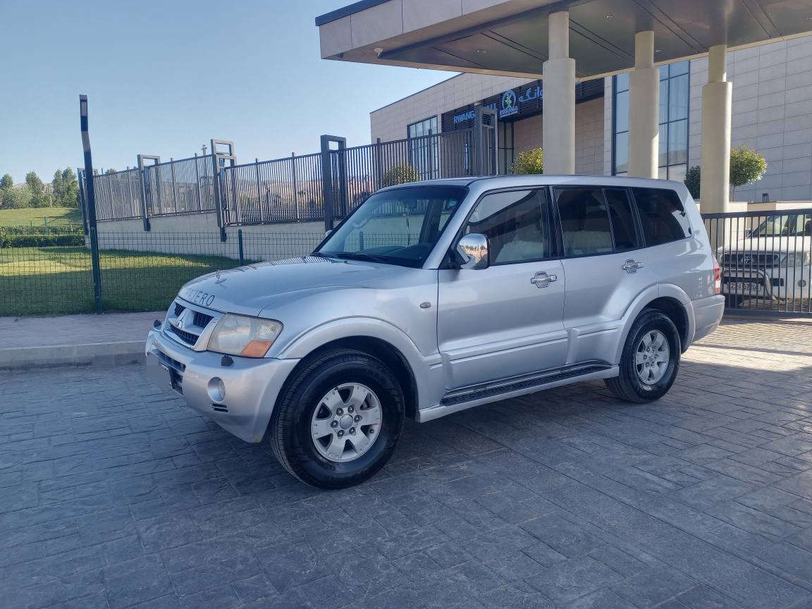 پاجیرۆ 2006   GLS 
خــلــیـجــی نـــمــونـــــەی پـــــاکی ســـفـــری شــەریـکـە
تــحـــویـل ئەســـڵی ڕەقـــەم ســـلێـمـــانی ســــەنــەوی تـــــا 2029 تـازەیـە بەنـــاوی خــۆمــانـــەوەیـــە
بــــێ بــــۆیـــاخ بـــێ شوخــــت بـــێ کــــرانـــەوە قەتـــرە کــاڵـــبونەوەی نــــیـــە تەنها یەک بــســت کـــەمتر ساردی هەیە 
فـــول مواســــەفـــات گێـــڕ ئـۆتـۆماتیک و عــادی ســێ ڕیـــزکــــوشن تــەبـــریــد مـــەرکـــەزی ABS چـوارجـام
کـــــارەبـــا ئــاوێنە کــارەبــا ئاوێنەی دەخـــەوێــت نـــــاو فـــۆرمــیــکـــا ئارێـڵ کــــارەبــا دەبـــڵ ئـــەکســــــل بەخــــی لایــــت دۆسەی بــیـــلادی گڵۆپی ســـەر دۆسە مەکینە 3000 زۆر بەهەڵــمــەت و اقتصادییە
گـــێــڕ و مــەکــیــنــەو ئەکــســل و دەبڵ ئــەکســل و تەبریدو گــەرمــی و توندوتـــۆڵــی پرسیاری نـــاوێ
چوار تـــایـــەی ئــەســـڵی لــۆکـــی بــۆ بەستراوە
 بـــە هـــــەمــوو مانـــایــەک لــەســەر دەقـــی شـــەریـــکەیـــە و بـــێ مەســـرەفـــە 
ئـــەگــەر ســەیارەکـە نــانــاســیت و مــشـتەری نیت سەری خۆت و ئێمەش مەیەشێنە هەموو شتێک نوسراوە
نرخـــی ۹٥ وەرەقە
***********
ئەدمــــیــــنـــی  🌹❤ حلبجة, السليمانية
