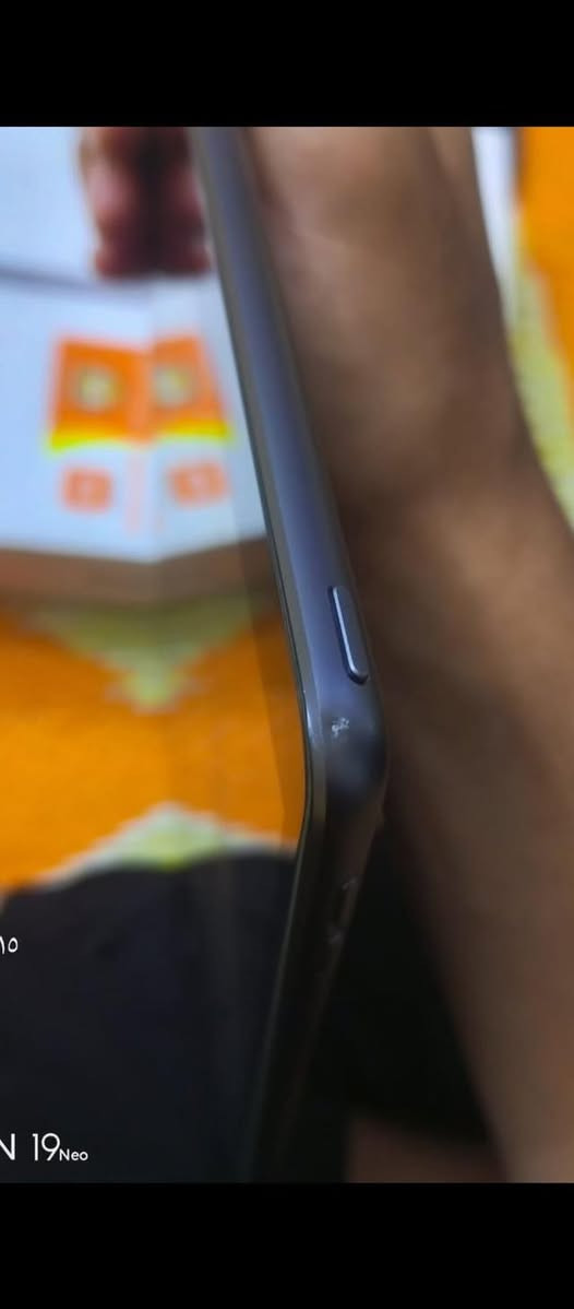 📱 للبيع آيباد الجيل التاسع 256GB (سعر مميز)
جهاز نظيف جداً استخدام اقل ألسنه ، محافظ عليه ✔️
✨ المواصفات:
سعة 256GB (مساحة كبيرة ونادرة)
أصلي 100%
ويا الكارتونة والشاحن (كامل مكمل)
باقي على الضمان شهر ✔️
أداء ممتاز وسريع
📌 الملاحظات:
بيه أثر خفيف جداً بالجنب (ما يأثر على الاستخدام نهائياً)
💰 السعر: 390,000 دينار (بي مجال)
📍 الموقع: (ميسان٪؜ كحلاء)
📞 للتواصل *********** وتساب
