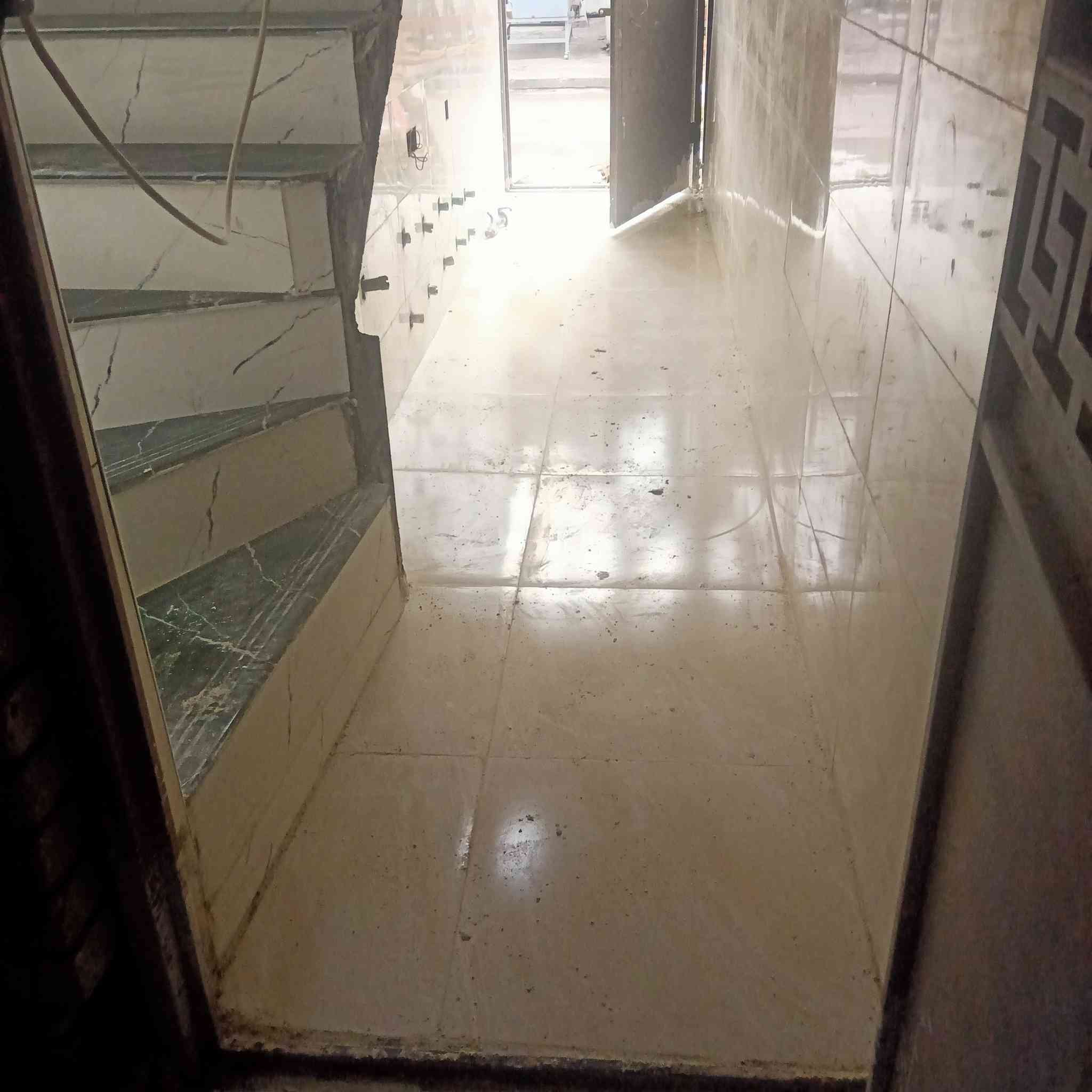 السلام عليكم ورحمه الله متواجد خلفا سيراميك ارضيات وجدران ووجيهات شغل درجة اول وت ساب  ***********
