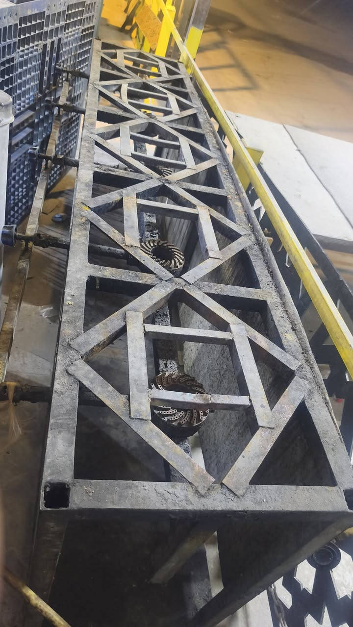 سلام عليكم طباخ 5 عيون وميز الطول 4 متر مكاني بغداد الدوره ***********
