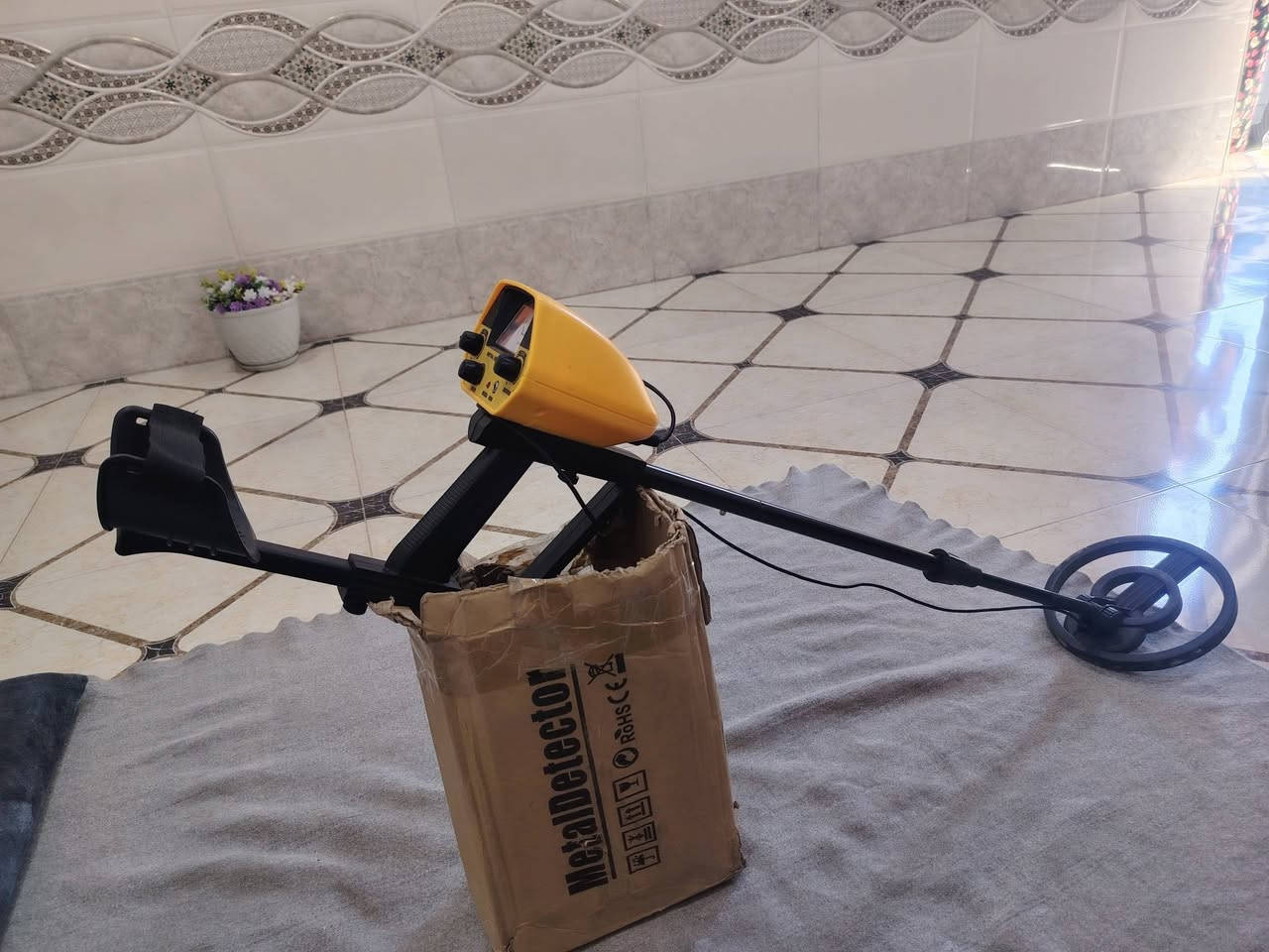 للبيع جهاز كشف المعادن السعر 40 وبي مجال شرط الشغل////// مكائن ثيل للبيع أثنينهم ب 30 فحم ***********
