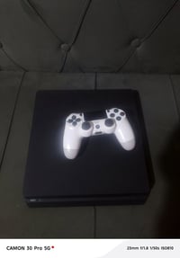 بلي 4 سلم اونلاين نظيف ومامفتوح وياه جوستك وشاحنه وكامل ملحقات  نظام 1...