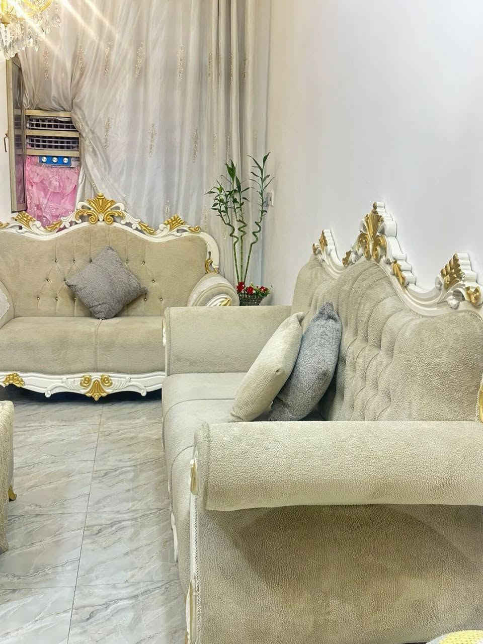 السلام عليكم تخم للبيع  ملكي تزكام 5 قنفات مع طاوله تخم جديد مصاله شهرين من مشتريه مابي اي تصليح جديد  سبب البيع سفر السعر مليون او 750 وبي مجال  واتساب أو  رصيد فقط 
مكان بغداد الدوره رقمي ***********
