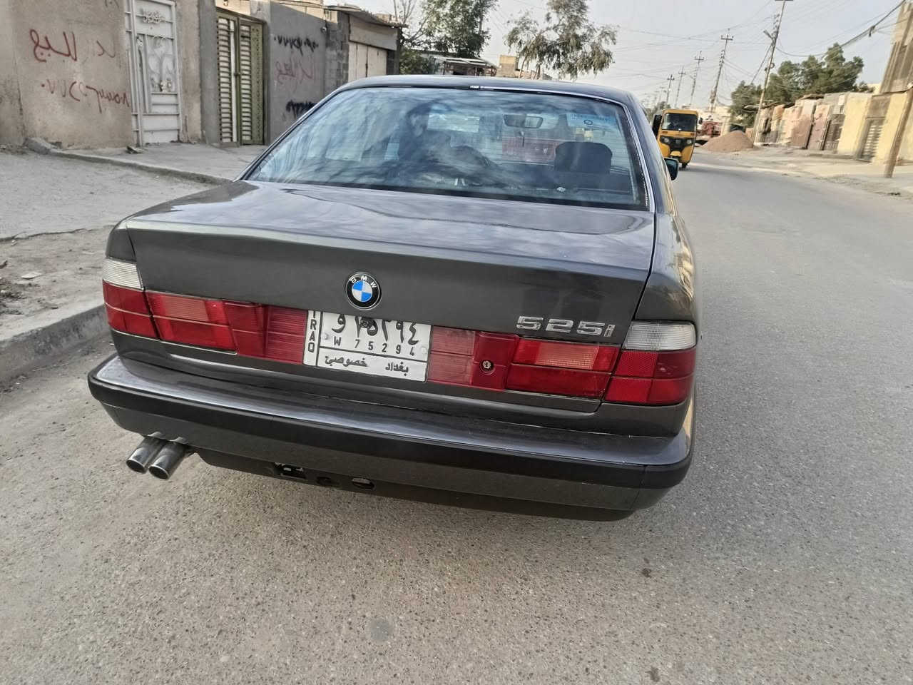 اخوان رمضان كريم للبيع او مراوس بي ام موديل 88 حجم 525كير محرك مكفولات حداديه تمام كهربائيات كلهه  شغاله تخم تاير مصبوغه عام للجماليه صبغ جديد السياره جاهزه اخوان شرط تحويل ععقد مروري السعر 50اوبيهه مجال للشراي عنوان بغداد حي النصر هاتف ***********
