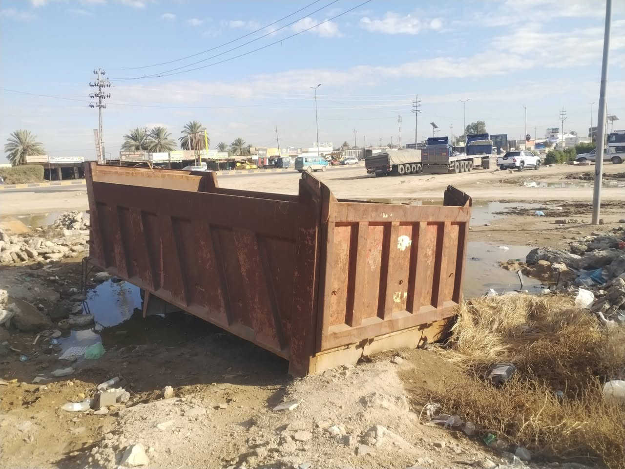 السلام عليكم اخوان للبيع  بدي هاوزر الطول سته متر السعر 30$ بي مجال /***********/***********
