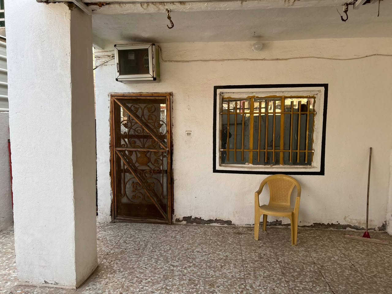 السلام عليكم بيت للبيع مساحه 200متر طابو صرف موقعه شارع 60 حي الاساتذه قرب شارع الحسينيه البيت فارغ حاليا تفاصيل ***********
***********
