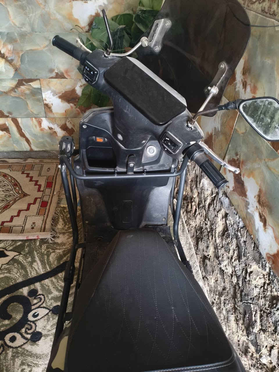 السلام عليكم دراجه شحن همر 7 بطاريات عطله باطريات فقط وشاشه مكطوع واير بيه دراجه غير ذني كلشي مابيه دراجه حلوه ورزنه قيم ب اليرضي الله وتعال اخذه ***********
