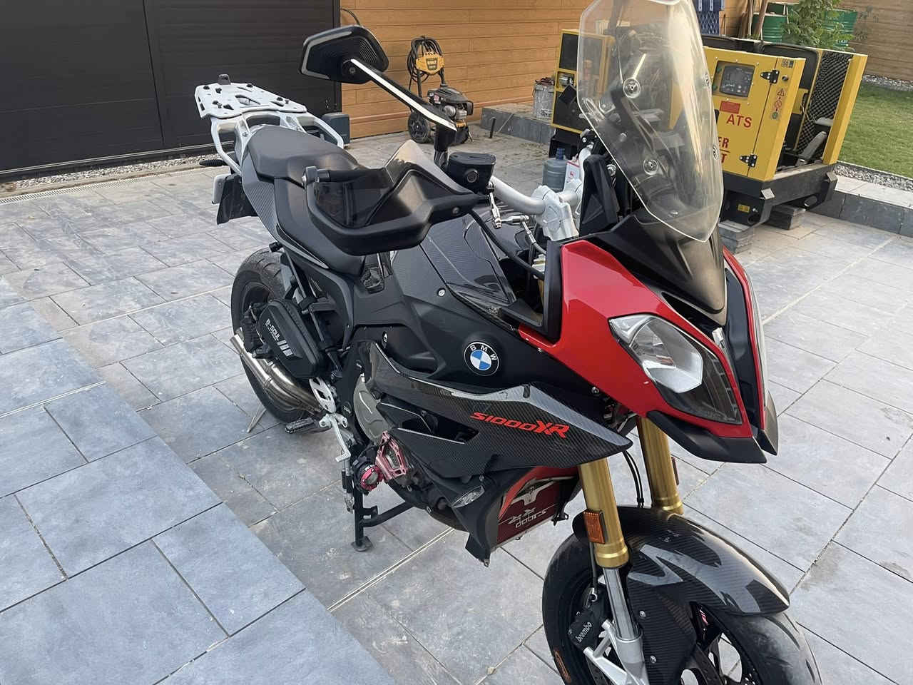 للبيع BMW S1000xr k49 موديل 2019
دراجة مرقمة لوحات سنوية باسمي تحويل بنفس اليوم 

دراجة مزودة بــ قطع كاربون فايبر تقريبا تعتبر فول كاربون 

مزودة بـ اكزوز كوبرا الماني المنشأ 

مزودة بـ شاشة navigation نوع  CHIGEEGO  

 مزودة بـ جهاز البرطاني المعروف عامياً HEXezCAN  لإضافة ملحقات مثل مجموعة اضائه وبزر هورن 

 مع قرص CD  لصيانة كافة الاعطال ومخططات الصيانه 

مع جهاز كشف الاعطار والبرمجة كودات  الجهاز معروف GS911 wifi  الجهاز يدعم فقط دراجات BMW  جهاز برطاني المنشأ 

دراجة ممشاها قليل استخدام شخصي  

صيانه دورية وتبديل زيت والفلاتر بمواعيد الشركة 

كافة التحكمات تعمل 

تحكم  suspension دبل امامي خلفي 

تحكم تثبيت السرعة 

تحكم في ABS 

تحكم تركشن كونترول 

تحكم  بنوع القيادة مثل مطري سبورت وداينمك 

مزودة ب ABS PRO 

صوت الدراجة  الاكزوز هو بوب كرون popcorn sound

دراجة قدرتها الحصانية 174 hp

Speed limit open 300 km

مزودة بـ انارة امامية ثانيوية تعمل عالي ناصي وتعمل فلاش مع الهورن 

نوع الفرامل الامامية (بريك) بريمبو 

نوع الفرامل الخلفية (بريك) BMW 

تاير امامي خلفي جديل تم ستبداله قبل شهر تقريباً  تاير امامي حجم 120

تاير خلفي حجم 200 

مزودة بصندوق خلفي حجم ٦٤ لتر نوع GIVI اليطالي 

معروضة بسعر 100 ورقة 

وبيها مجال للشراي


**إذا كنت صاحب هذا الإعلان وتريد حذفه لأي سبب، رجاءا أرسل رسالة إلى الدعم الفني**