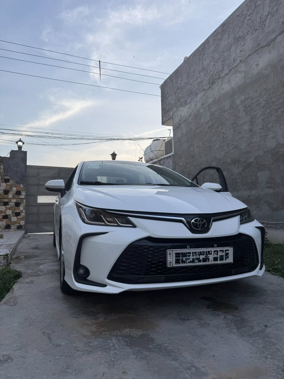 للبيع 🚗🔥

تويوتا كورولا 2025 هايبرد  

🔹 الممشى: 11 ألف كم فقط  
🔹 الحالة: سيارة نظيفة جداً، استخدام خفيف  

المواصفات:  
✔️ محرك هايبرد اقتصادي جداً بالوقود  
✔️ شاشة وسطية حديثة + نظام ملاحة  
✔️ كاميرا خلفية + حساسات  
✔️ تشغيل بصمة (Start/Stop)  
✔️ نظام تثبيت سرعة (كروز)  
✔️ تحكم بالمقود (ستيرن)  
✔️ مكيف ممتاز تبريد قوي  
✔️ جنوط + إضاءة LED  
✔️ قير أوتوماتيك ناعم جداً  
✔️ فتحة سقف بانوراما 🌞  

السيارة ما تحتاج أي صرف، جاهزة للاستخدام  

📍 الموقع: بغداد  
📞 الرقم: ***********  

💰 السعر: 154 ورقة (قابل للتفاوض
