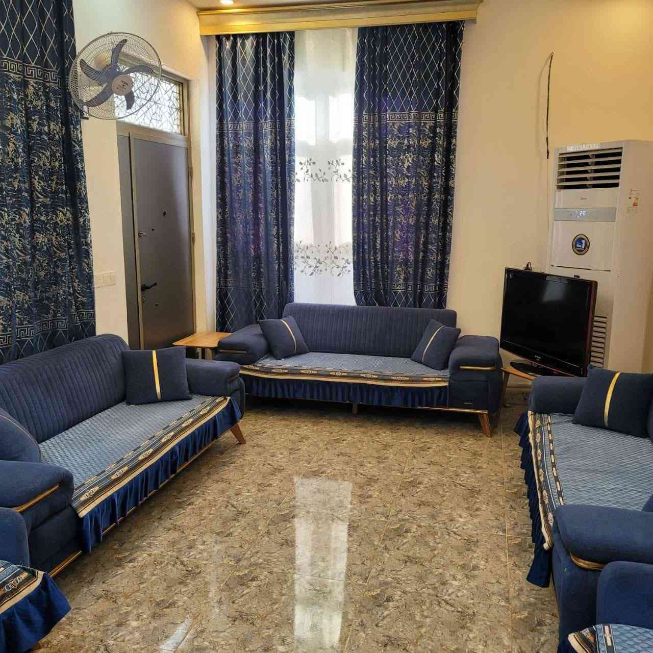 دار للبيع فول مواصفات وسعر رهيب الموقع سامراء الكفائات 
قرب الشارع الخدمي 

المساحه 250 متر البيت 150 وقطعه بصفه 100 متر 

  طابقين 4 غرف نوم 3 غرف جوه وحده فوك سويتات 

لبيت ولا غلطه جدا راقي 

    *********** مكتب عقارات حماده الطيب

140 مليون يبع مع الاثاث او بدونه
