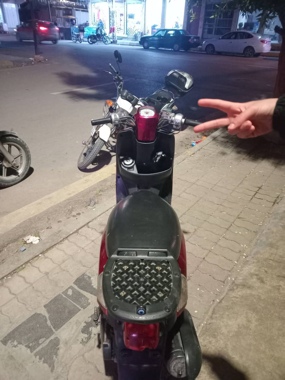 سلام عليكم ماطور للبيع كامل مكمل كابرته السعر 550وبي مجال شراي يتصل عل رقم مكان بلد ***********
