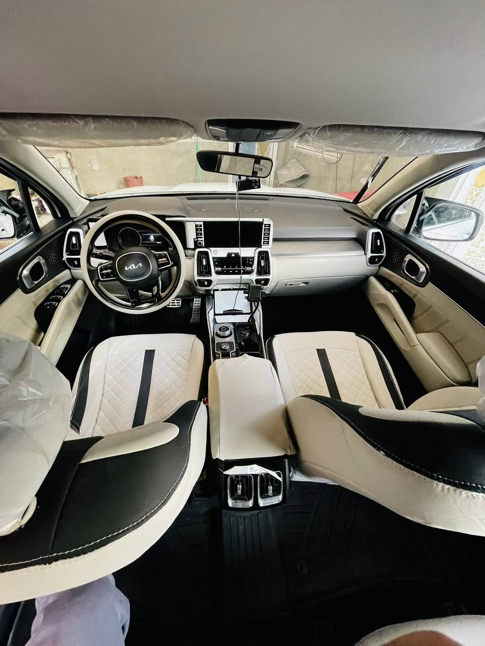 كيا سورنتو 2023 خليجي ( الزيرو )
استلام الشركه الدوليه ماشيه 49 الف عل شرط بعدهه بنايلون الشركه المواصفات فول عده بنرامه 
( السياره مكفوله كفاله عامة )

داخل كريمي 
دبل كشن كهرباء 
كير ماوس 
سايد بريك بصمه 
فول تحكم استيرن 
شاحن واير ليس 
شفتات كير بل استيرن 
لايت عدسات 
بكلايت لد 
دواخل نشره 
ويل 19 
محرك 6 سلندر 
7 راكب 
3 قطع تبريد 
بصمه تشغيل 
تشغيل عن بعد 
حساس امامي خلفي 
شاشه اصليه
جي بي اس بلادي 

مكان السياره ناصرية
السعر 307 وبيهه مجال بسيط
رقم بغداد دولي بسمي
رقمي  ***********
