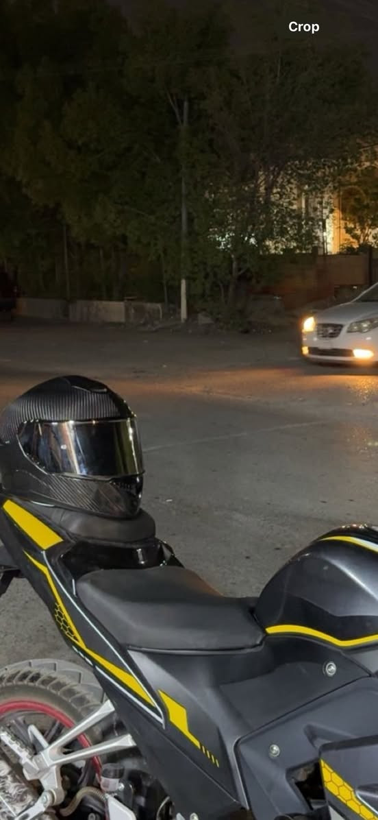 خوذه كاربون فايبر للبيع استعمال اسبوع واحد فقط  وياها جامه مضلله وجامه شفافه موجود باكيتها وجنطتها وكلشي
***********
