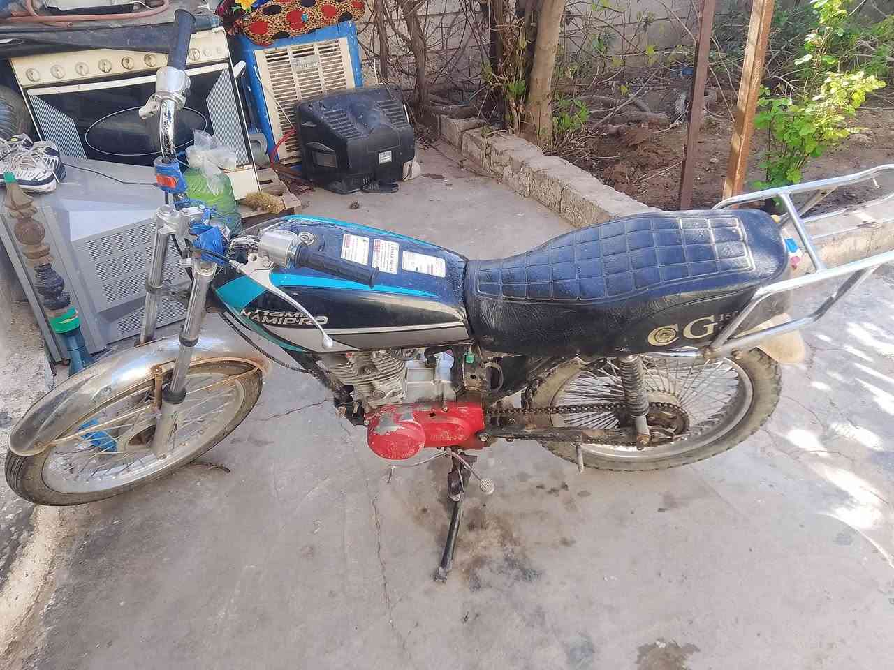 السلام عليكم ماطور أربعة كير محرك نضيف بدون اوراق سعر 225 بي مجال ***********
