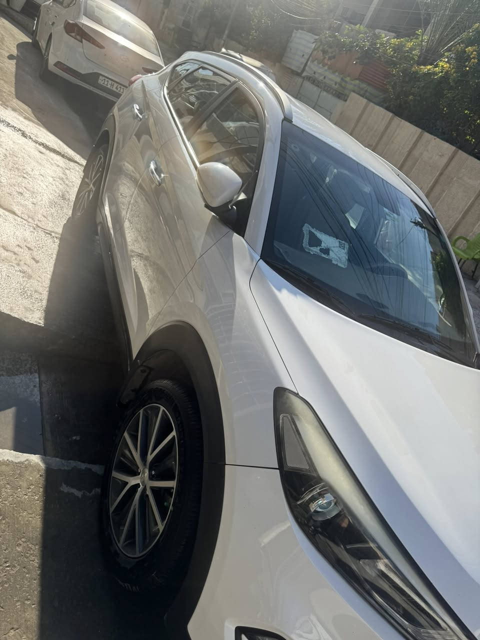 السلام عليكم 
توسان 2017 خليجي 
رقم بغداد بأسمي  وعلى ايدي السيارة 
ماشية 146  الف مكفولة من الصبغ والتبديل والبارد كفاله عامة 
موصفات  
تحكم ستيرن+
داخل صاج + شاشة
+كامرة خلفية دوارة+ ثلاجة بالجكمجة
قطعتين تبريد+ ثلاث انظمة قيادة
تحكم ستيرن جهتين + شفتات
اشاير بل مري والمري كهرباء
محرك 2000 دوش+ شاشة اعطال
انارة الأمامية LED

مكان السيارة بغداد البياع
رقم صاحب السيارة 
***********

السعر :180 وبيهة مجال
