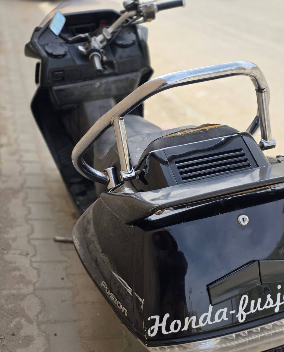 سلام عليكم للبيع فقط

هوندا فيوجن موديل 2005 
صارله فترة نازلة من لحاوية 

نضيفة الدراجة كلش 
جك حساس 
حساس سرقة وانذار
كلشي شغال نكره سلف بكل وقت 

السعر 775 بي مجال بسيط لشراي


**إذا كنت صاحب هذا الإعلان وتريد حذفه لأي سبب، رجاءا أرسل رسالة إلى الدعم الفني**