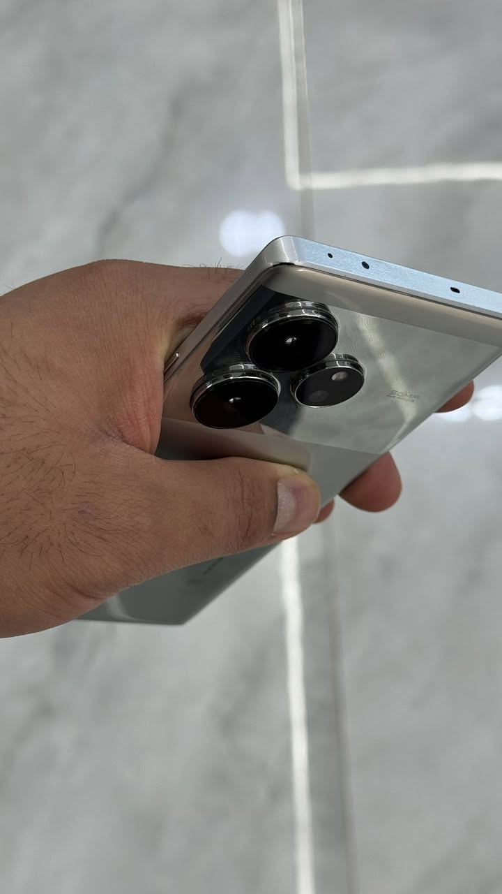 السلام عليكم جهاز ريلمي Gt6 للبيع ملحقاته موجودة مواصفاته :-
الشاشة: AMOLED، 6.78 إنج، 
دقة 1.5K، 120Hz
المعالج: Snapdragon 8s Gen 3
الرام:16 GB
التخزين: 256GB
 البطارية: 5500mAh
 الشحن: 120W
الكاميرا الخلفية:
    * 50MP رئيسية مع OIS
    * 50MP تيليفوتو (تقريب بصري 2x)
    * 8MP واسعة
الكاميرا الأمامية: 32MP
 السماعات: ستيريو
البصمة: تحت الشاشة
 يدعم: 5G، NFC
مقاومة الماء والغبار: IP65
الوزن: 199 غرام
السعر 575 الف و قابل للتفاوض
العنوان بعقوبة 
*********** خاص او واتساب
