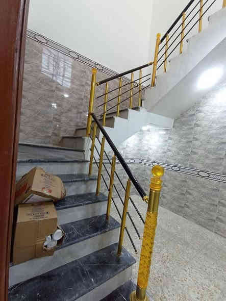 للبيع  مشتمل طابو زراعي سند 25 مساحه 105متر واجهه 9 طابق واحد محتوياته غرفه وصاله ومطبخ وكليدور مجمع صحيات داخليه وخارجية ومناور عدد 2 تبليط عرض الشارع 9متر موقع جدا ممتاز  العنوان زوير الغربي خلف بانزين خانه بته منطقة مخدومه بالمجاري
 السعر 97 قابل للتفاوض مكتب الشمس للعقار  
*********** وات ساب 
***********
ملاحظه استلام مباشر البيت فارغ حالياً ممكن تأخذه استثمار لايقل وارد شهري 350الف
