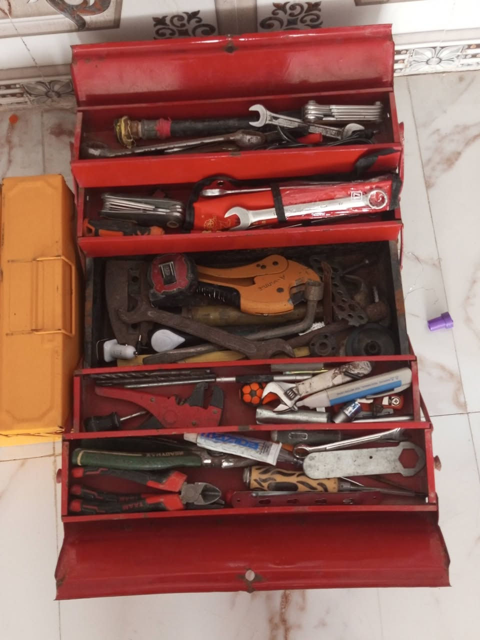 لابتوبات الله شاهد ماعرف عاطلات يشتغلن ابيع فحم دريل مامستخدم ابد
عدة كاملة وجنطة وياهة كلهن اصليات تلفون ارضي غير، مستخدم  صندوك خشب نظيف وقوي قيم بما يرضي الله واتساب خاص مفتوح ***********
