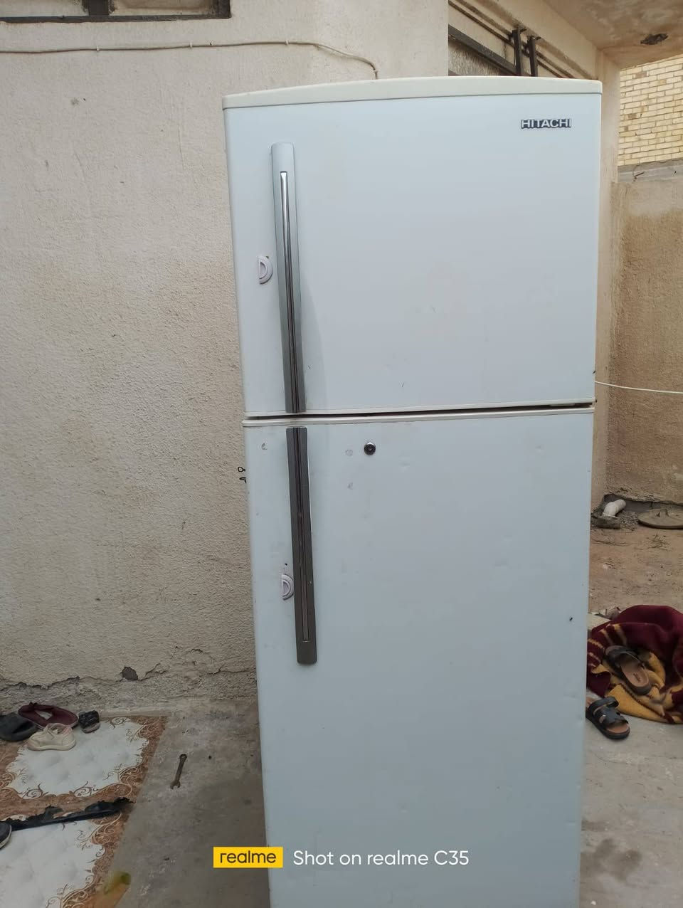 ثلاجه نضيفه وشغاله سعرها 175 وبيها مجال مكاني حي السلام وره مدارس العتبه ***********
