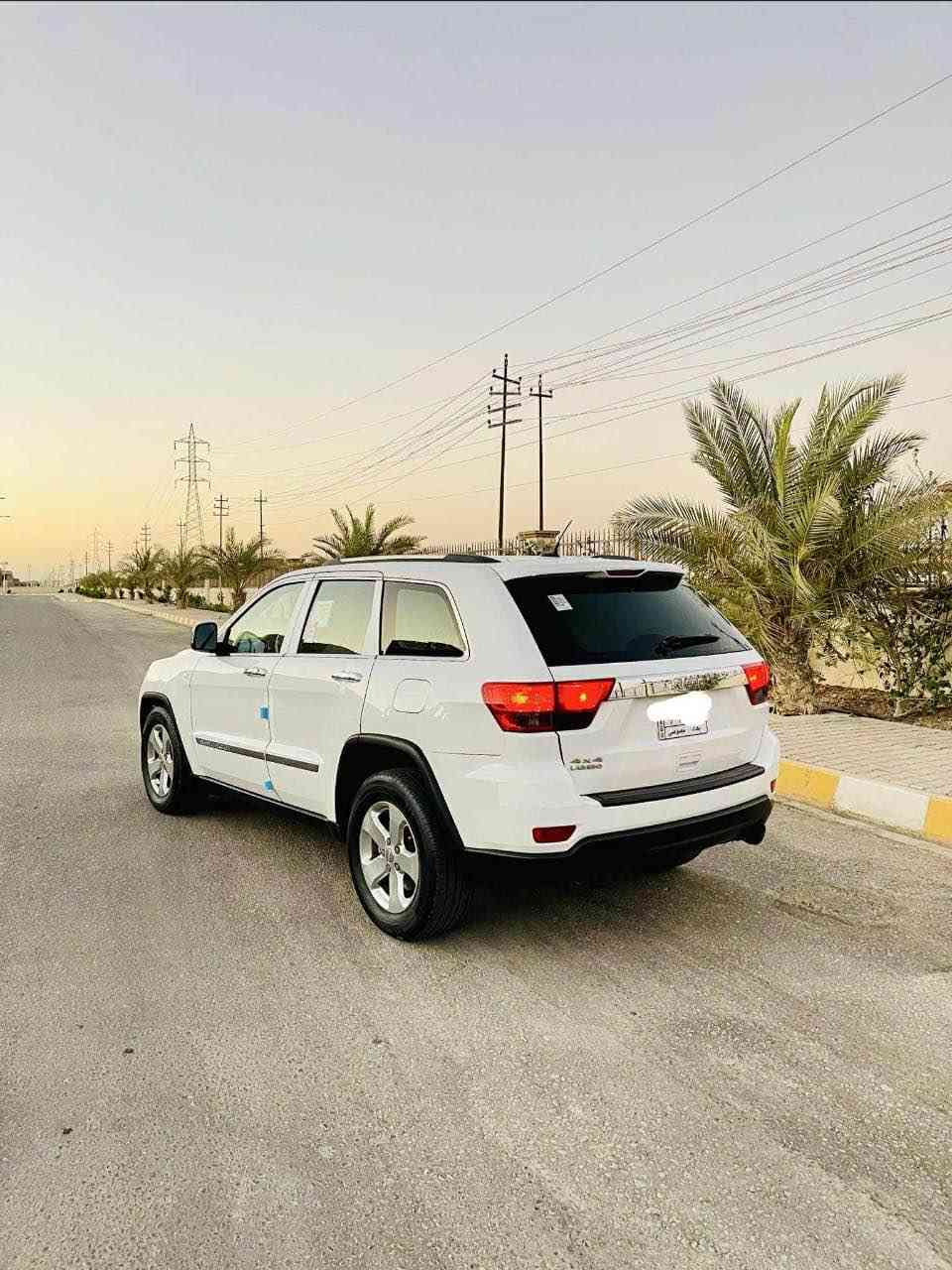 #jeep_جيب موديل 2013 خليجي سياره جديده 
محرك كير جدد ما مفتوحات حداديه جديده تبريد ثلج ❄️ تدفئه تخم تاير جديد سياره كامله مابيها نقص ابد 
فول مواصفات.   
فتحه بصمه.  بصمه أبواب دخول ذكي 
تحكم بالمقود مقود كهرباء. تدفئه مقود
شاشه قلاب كامره حساس امامي خلفي 
كشنات جلد كهربائية. تدفئه تبريد
زراك لايت 
لايت زنون  فور ويل 
انضمه قياده 
مضخم صوت  
وبعد بيها هواي مواصفات 
ضررها جاملغ السكن مبدل نفس لون وكرت بلبنيد فقط 
رقم بغداد الماني سنويه مجدده مشروع وطني 
سياره جديده وبالعافيه للي تكون من نصيبه 
مكانها تكريت 📍
السعر 195 
للاستفسار
*********** تكريت, صلاح الدين
