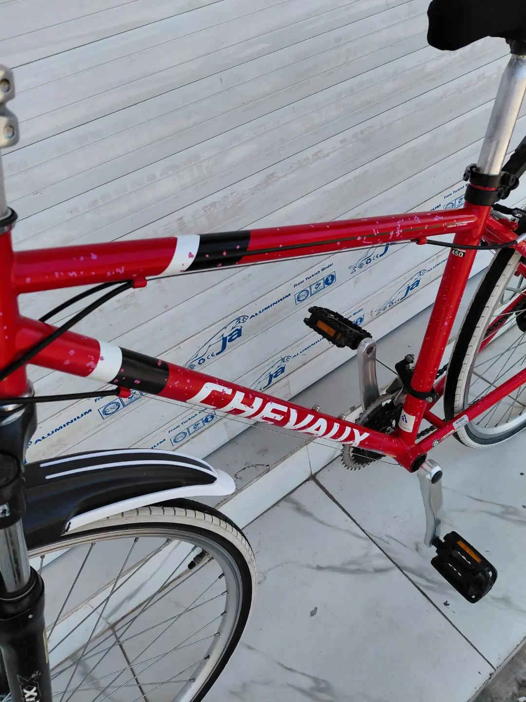 CHEVAUX 2018 حجم 28 / C700 كل الاجزاء المنيوم  الفريم حديد 3 × 7 سرعات من SHIMANO دبل امامي شغال  الدراجة جاهزة بدزن عيوب فقط شخوط بالفريم السعر 165 الف شامل التوصيل    ✈يوجد توصيل لجميع المحافضات ✈ كركوك مدخل سايدين حي الاسرى والمفقودين  معرض ابو شيفان ( *********** )
