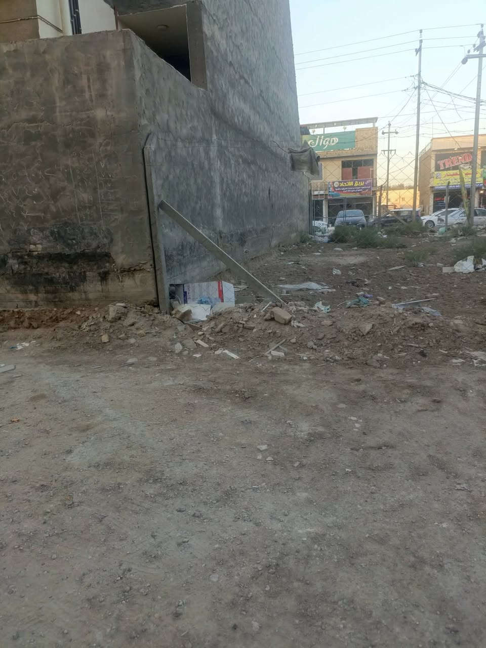 قطعة أرض للبيع مساحته 245 متر طابو زراعي سند 25 الواجهه 10 والنزال 24.50 متر تعتبر ثاني قطعه عن شارع الكورنيش حسب الصور تفاصيل اكثر ***********بي واتساب أو خاص موجود
