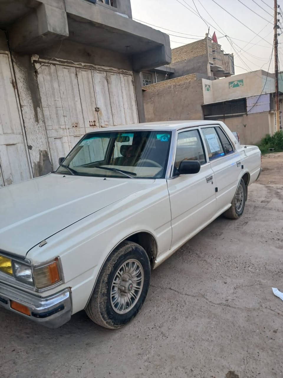 للبيع كراون موديل 1980 رقم نينوئ انكليزي السيارة  معمره جديد تبريد شغال كير ومكينه مكفولات كهربائيات كلها شغاله السعر 42 وبيها مجال بسيط الرقم ***********

