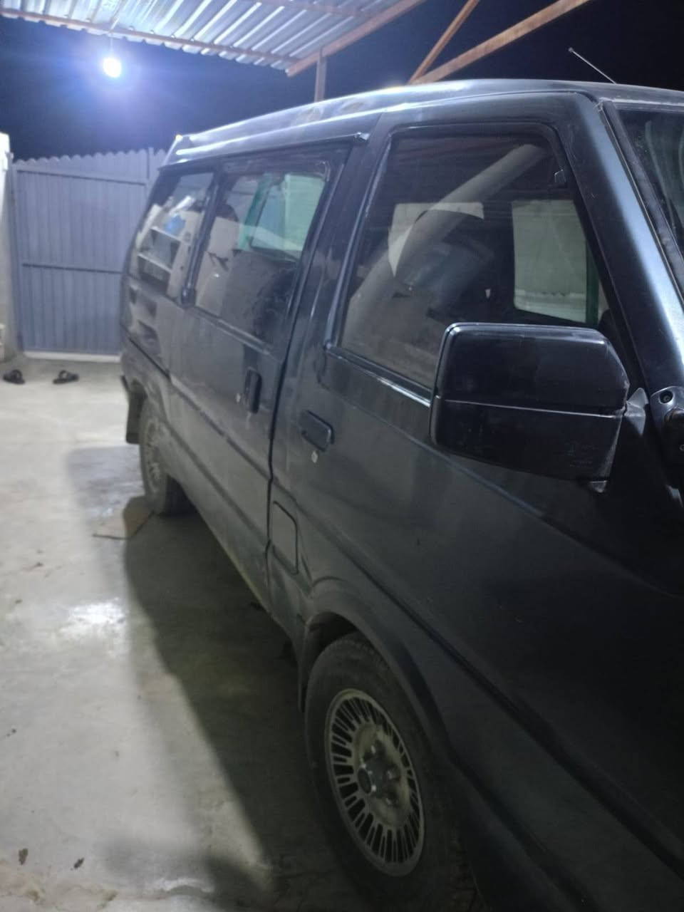 للبيع نيسان باص ٩ راكب رقم ألماني كوبون بنزين شرط التحويل محرك كير كله بشرط *********** سعر ٣٠ وبي مجال
