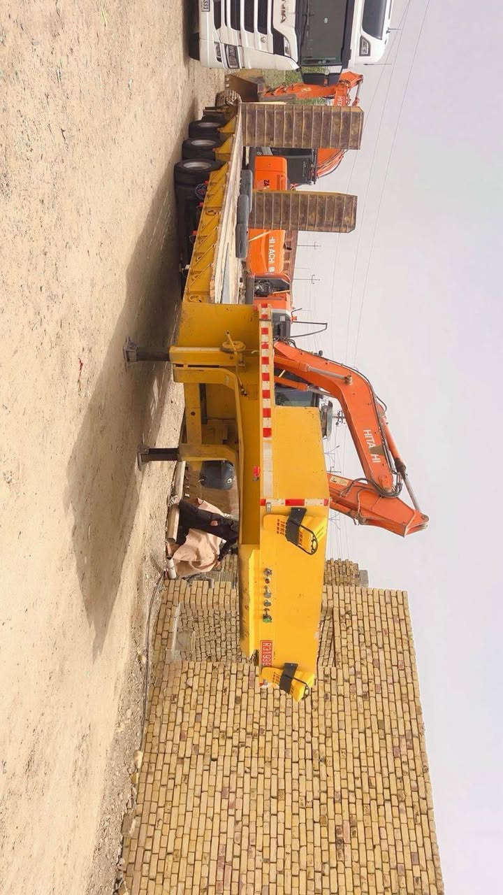 عربانه لودر نوع ألماني الطول 9 و60 العرض 3 و10 جاهزه للعمل للإستفسار اتصل ع الرقم***********
