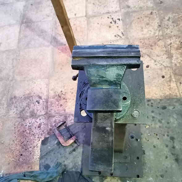 سلام عليكم منكنه لبيع 
تفتح 16سانتيم 
عرض 15
طول منكنه 35سانتيم 
*********** بي واتساب
