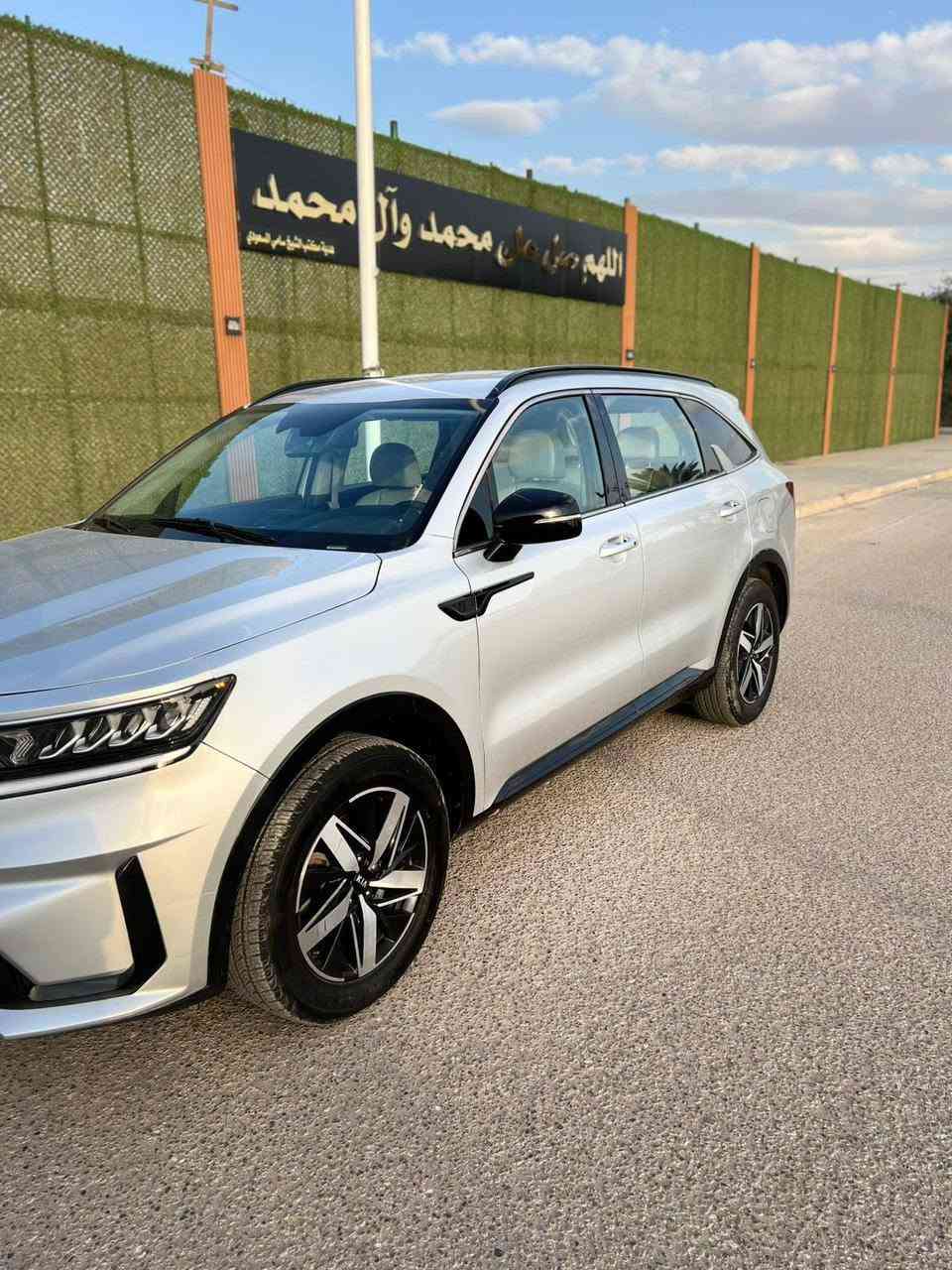 كيا سورنتو وارد امريكي 2021
حادثهة بنيد فقط مبدل ومصبوغ يعني قطعة وحدة فقط بدون دواخل شاصي ولغد مكفول
ايرباك ستيرن طاك فقط
ماشية 54,000
سيارة جديدة جداً
مواصفات S عدا البانوراما
سبعة راكب داخل  ٣  قطع تبريد   جلد ابيض
محرك 2500 اعتيادي بدون تيربو تنفس طبيعي رقم بغداد باسمنة 
مكانهة بغداد حي الاعلام
السعر 2005  وبيها مجال 
+964 772 160 8426

واتس اب 
+964 751 669 4620 ديوانية, القادسية


**إذا كنت صاحب هذا الإعلان وتريد حذفه لأي سبب، رجاءا أرسل رسالة إلى الدعم الفني**