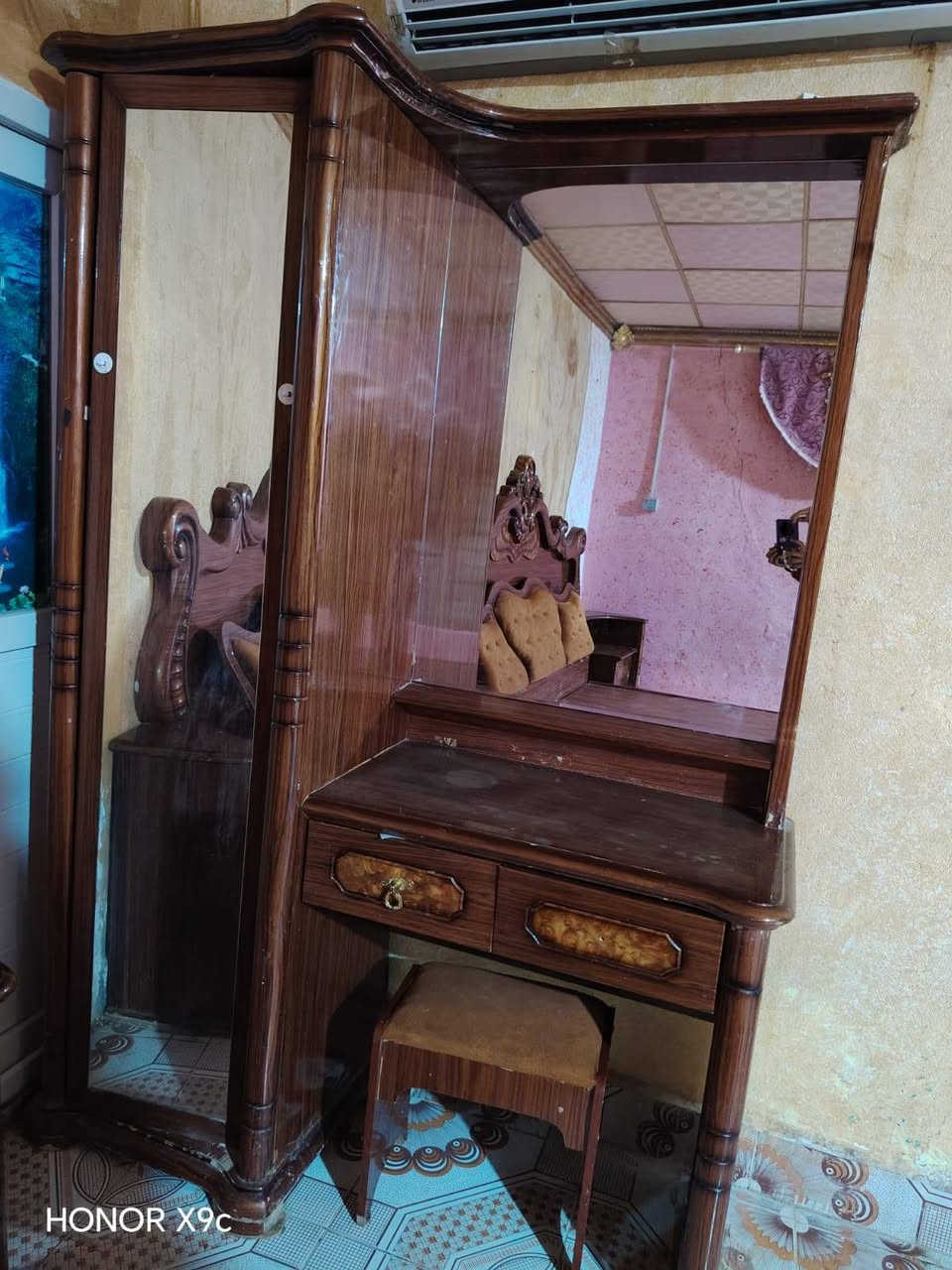 غرف ماليزي للبيع السعر350 وبيه مجال المكان كرمة علي مركز الناحية الاستفسار مراسله واتصال على ***********7
