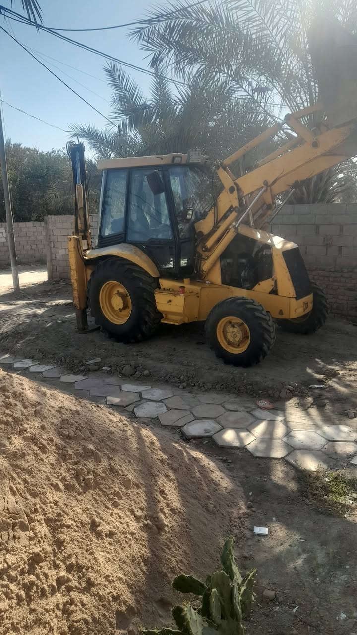 حفارة جي سي بي موديل ٢٠٠١ جاهزه للعمل كير راجر مكينه مضخه خير من الله كل نقص مابيه للعمل كبل أتريد مداور باسمك الشراي جاد يتصل على الرقم *********** الله يرزق الجميع
