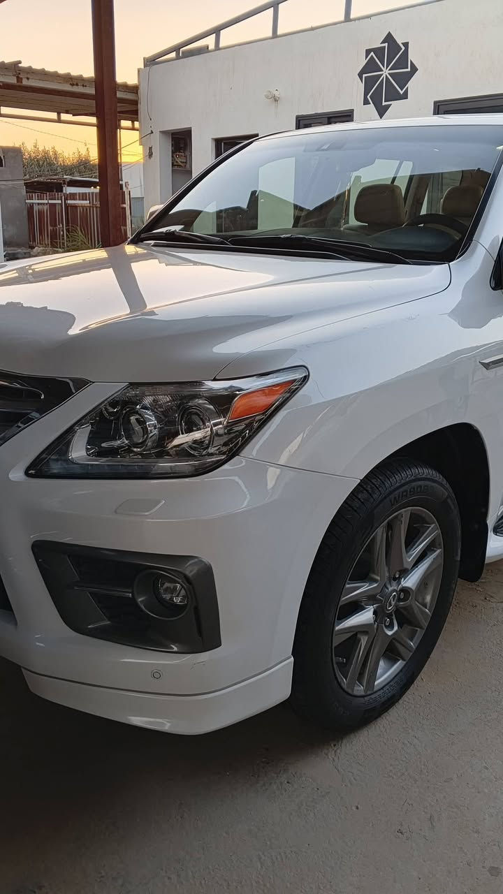 لكزز Lx 570 سبورت بلص
مويل 2009
رقم شمالي 
سعر مناسب 
الملاحظات بارد الجاملغ الامامي عكس السائق 
للسعر وتفاصيل أكثر 
اتصل ***********
