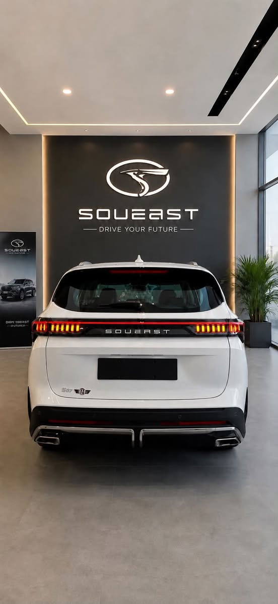 للبيع سو مئيست S07 Premium
موديل  2026 بغداد
السعر 30 مليون
● الممشى: 3,900 كم فقط
● بحالة الوكالة (زيرو) مع بقاء نايلونات الشركة.
● تحت ضمان الشركة.
مواصفات فئة Premium:
● محرك 2.0 لتر تيربو بقوة 254 حصان.
● ناقل حركة أوتوماتيك DCT من 7 سرعات.
● 7 مقاعد.
● ويل ألمنيوم 20 إنش.
● فتحة سقف بانورامية.
● شاشة عدادات رقمية + شاشة وسطية كبيرة.
● كاميرا 360° عالية الدقة.
● دخول ذكي وتشغيل بالبصمة.
● شاحن لاسلكي للهاتف.
● مقاعد جلد مع تحكم كهربائي للمقاعد الأمامية.
● تكييف أوتوماتيك مزدوج مع فتحات للمقاعد الخلفية.
● باب خلفي كهربائي.
● إضاءة LED أمامية وخلفية.
● مثبت سرعة متكيف (ACC).
● رادار أمامي، تحذير مغادرة المسار، مساعد البقاء في المسار، مراقبة النقطة العمياء، وفرملة طوارئ أوتوماتيكية
للاستفسار الاتصال
‏‭***********‬ وتساب موجود
