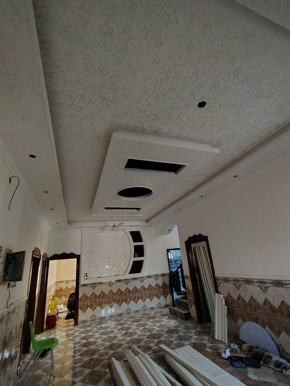 بسم الله وعلى بركة الله نشتغل ديكورات داخليه وجهات فوم تركي سيراميك شغل درجه أولى استلام مهندس أسعار مناسبة استفسار على رقم ***********
