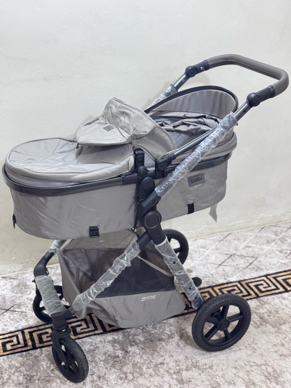 عربة أطفال من ماركة كيدلو استخدام مره واحده فقط 