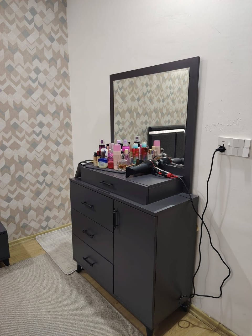 غرفه نوم للبيع ***********
